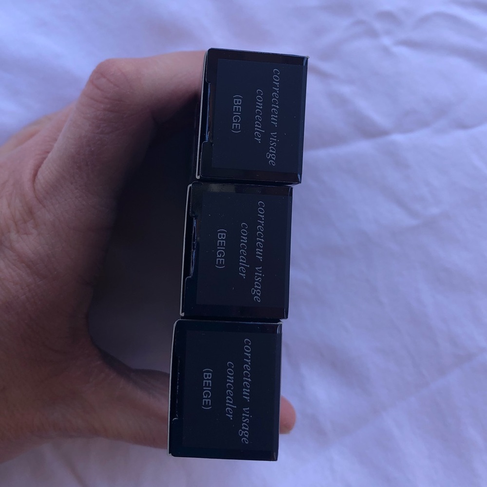cle de peau Beaute Concealer, Beige - Picture 6 of 7